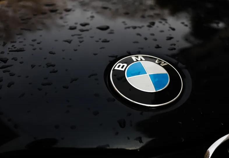 Il est rapporté que certaines nouvelles BMW seront livrées sans Android Auto et Apple CarPlay.